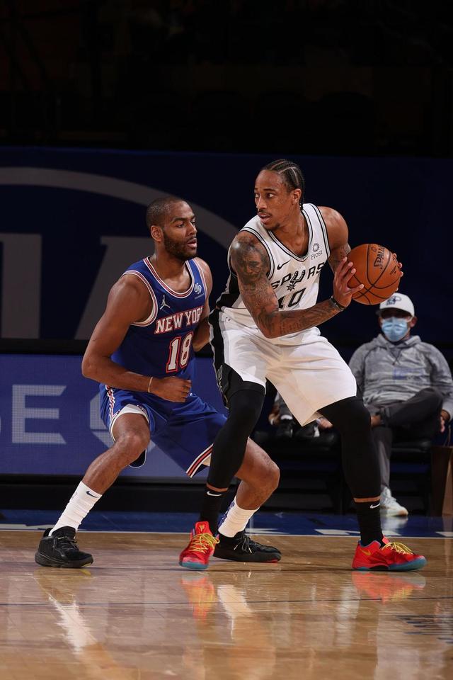 马刺横扫尼克斯，郭艾伦高光表现