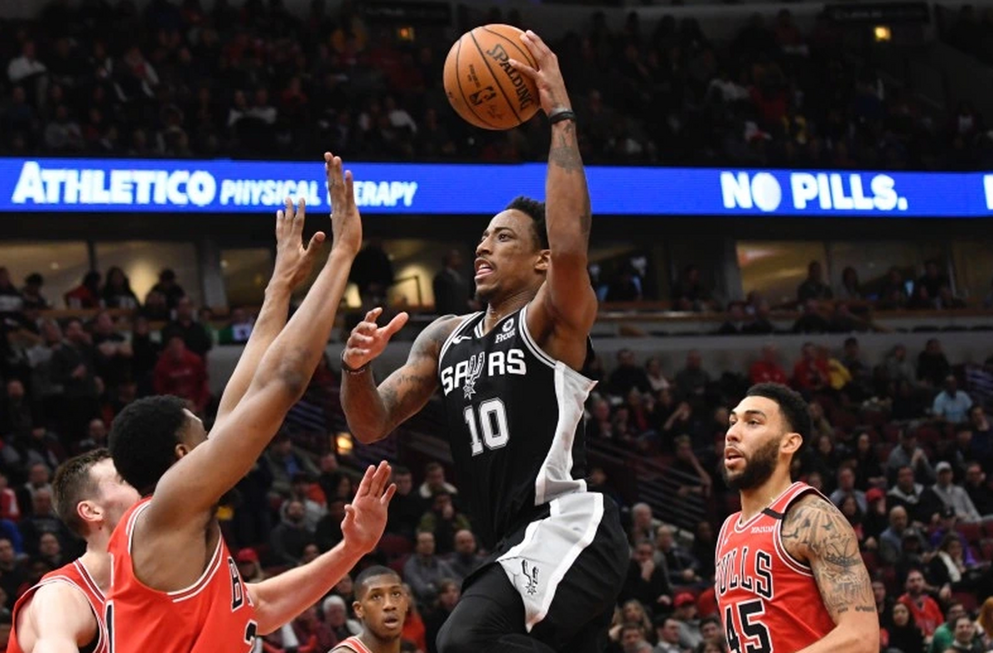 马刺力克灰熊,德罗赞惊艳四座 马刺力克灰熊,德罗赞惊艳四座