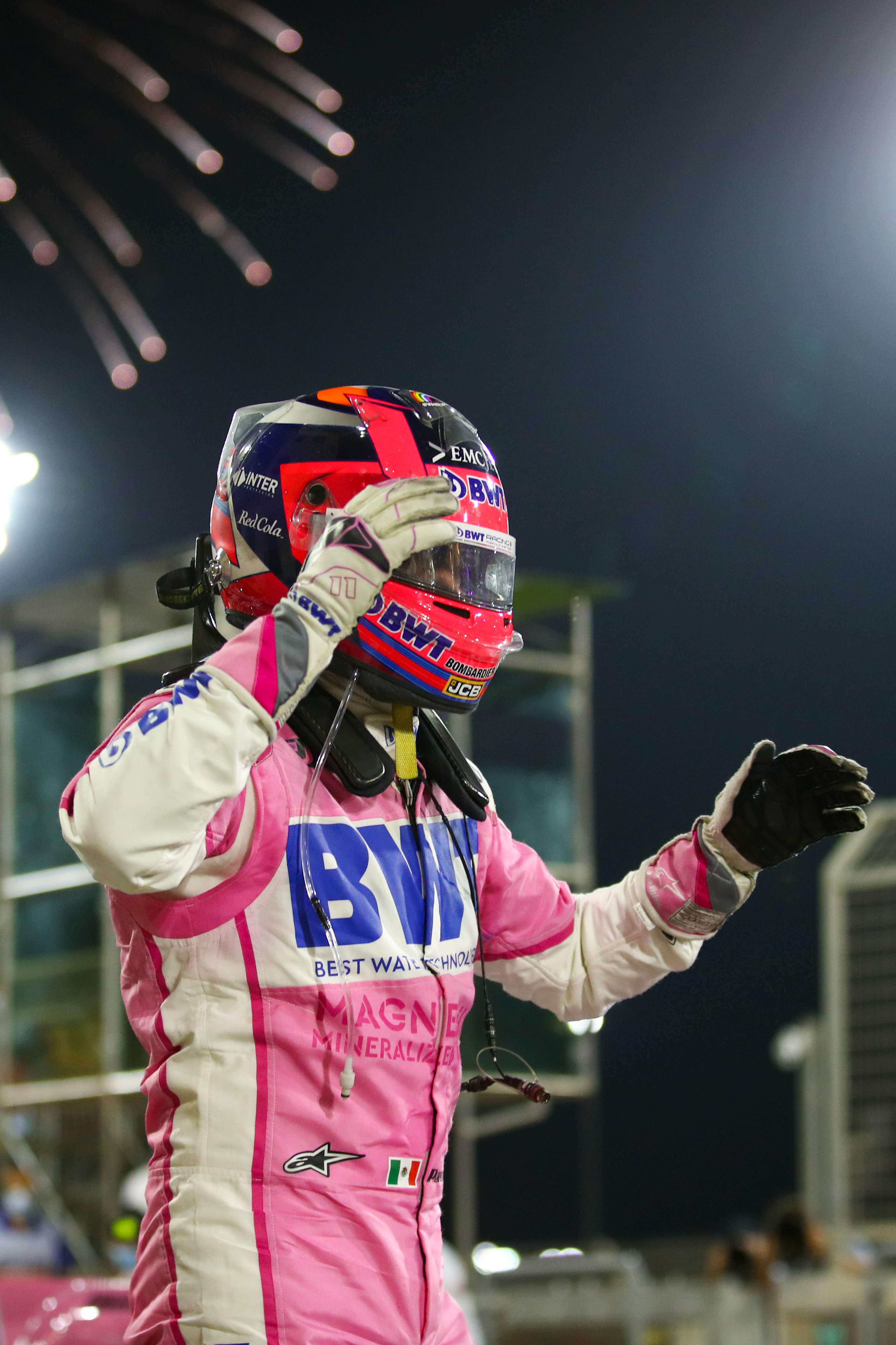 雷诺车队鏖战红牛二队，佩雷兹扛起全队