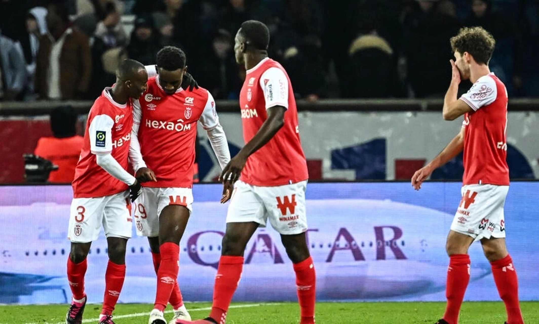 巴黎圣日耳曼客场被逼平,领先优势缩小 巴黎圣日耳曼客场被逼平,领先优势缩小