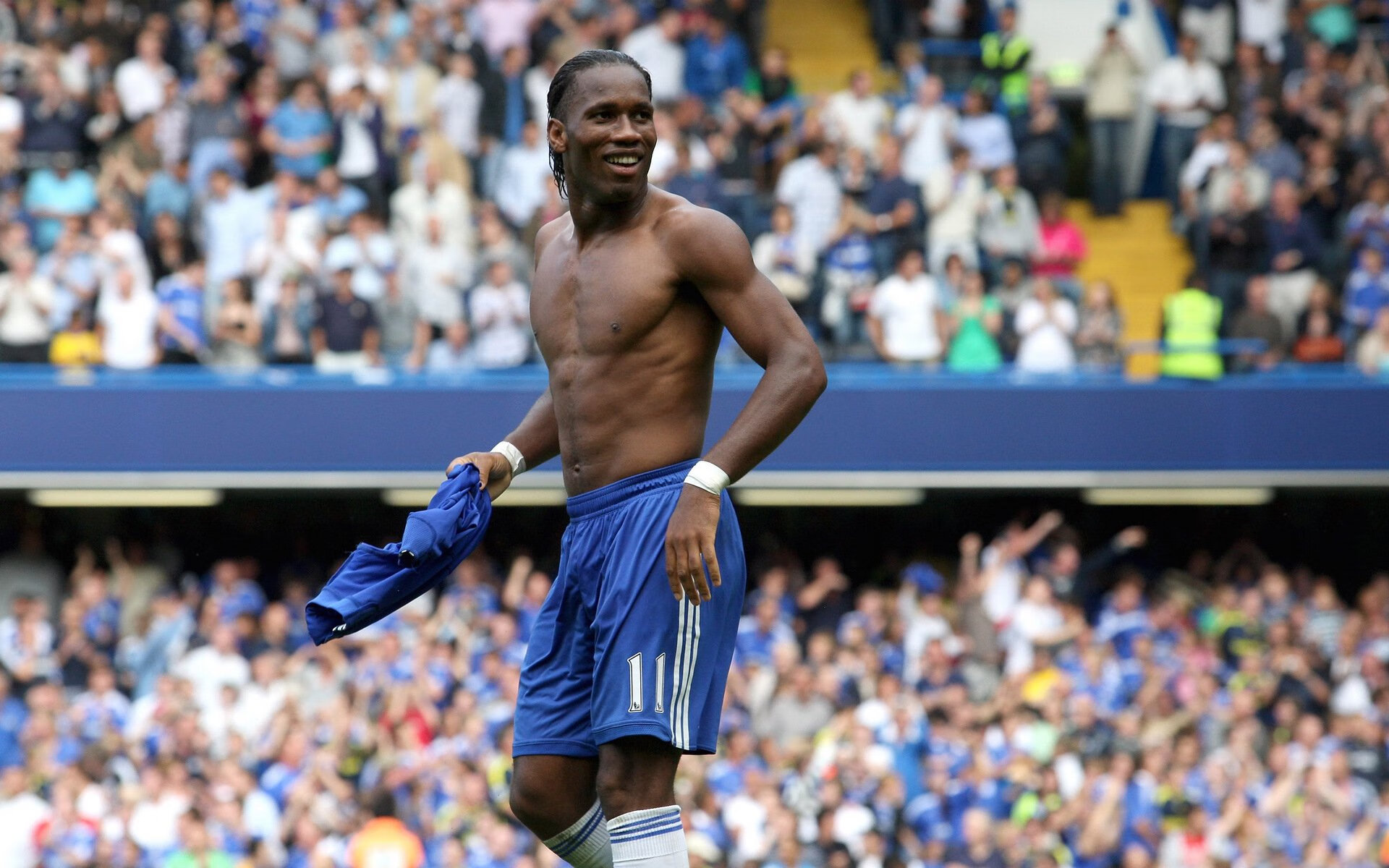 一骑绝尘与独臂擎天，当红牛战车碾过银箭，阿隆索用肩膀扛起迈凯伦的尊严