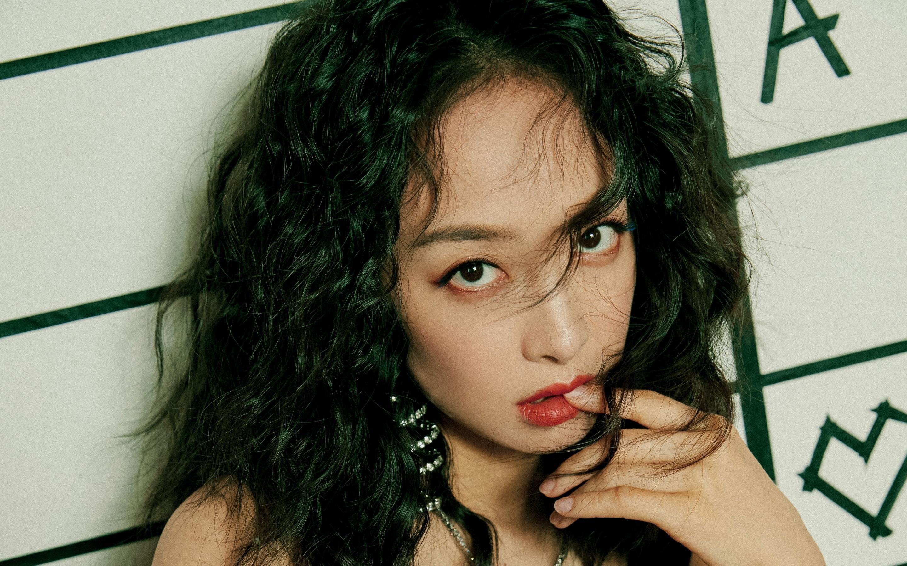 平行赛场，当奇才速胜马刺之夜，恩比德正在欧冠半决赛接管比赛